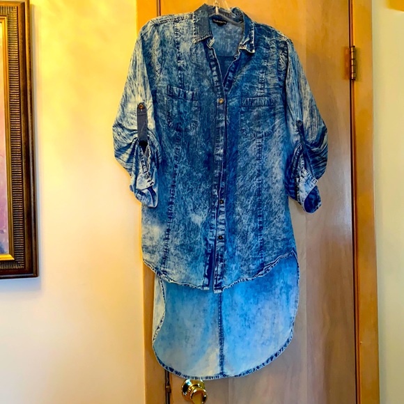 X l Fashion web Jean shirt short in the front and longer in the back - Picture 1 of 12